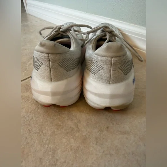 Brooks Glycerin MAX Women's
Athletic Shoes - White and Pink - Picture 5 of 10